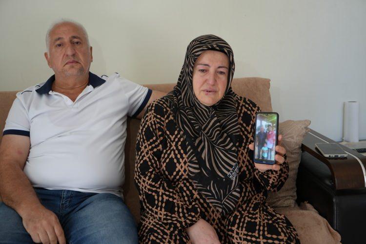 <p>Antalya'ya taşınan anne Emine Akan ve baba İsmail Akan, oğullarından bir buçuk yıldır hiçbir haber alamadıklarını belirterek, savcılık ve emniyetten yardım talep etti.</p>
