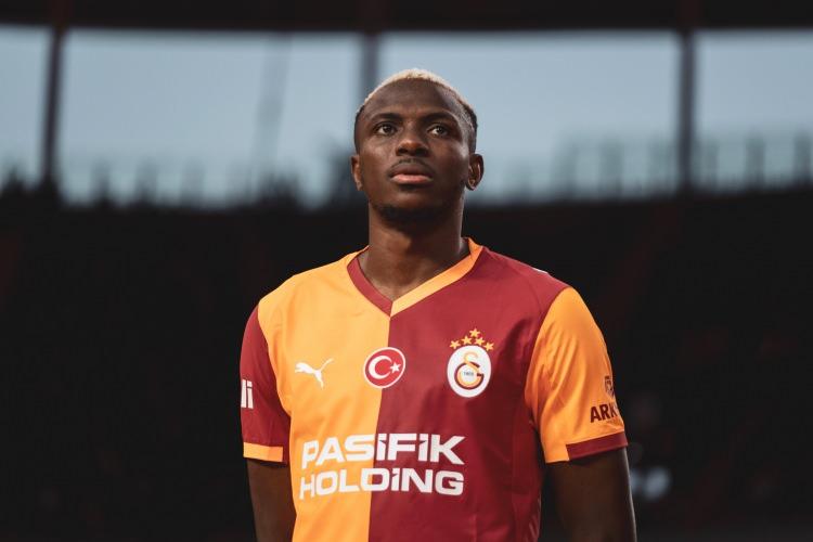 <p>Galatasaray'ın bu sezon başında 75 milyon euro karşılığında bonservisini aldığı Nijeryalı futbolcu, çıktığı 5 resmi maçta 3 gol kaydetti.</p>
