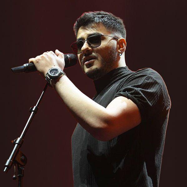 <p>Ancak bu konser, sadece müziğiyle değil, <strong>Semicenk'</strong>in sahnedeki anlamlı mesajıyla da hafızalarda iz bıraktı.</p>
