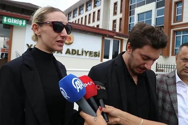 <p>Sanatçının ölümüyle ilgili başlatılan soruşturma kapsamında, <strong>Güllü'</strong>nün çocukları <strong>Tuğberk Gülter</strong> ve <strong>Tuğyan Ülkem Gülter</strong>, <strong>Yalova Adliyesi'</strong>nde tekrar ifade verdi.</p>
