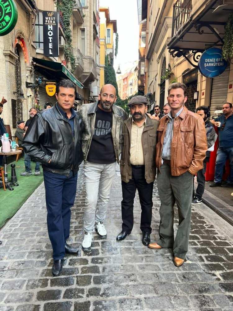 <p><strong>Filmin oyuncu kadrosunda Vedat İnceefe, Eren Vurdem, Ömer Kurt, Şiva Behrouzfar, Engin Benli, Altan Gördüm, Turgay Tanülkü, Hasan Küçükçetin ve Yunus Emre Yıldırmer gibi isimler yer alıyor.</strong></p>
