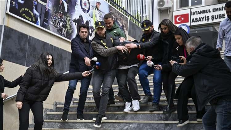 <p>Tutuklu sanık B.B.’nin diğer tutuklu sanık U.B.’ye yazdığı mektup delil olarak dosyaya girdi.</p>

<p> </p>
