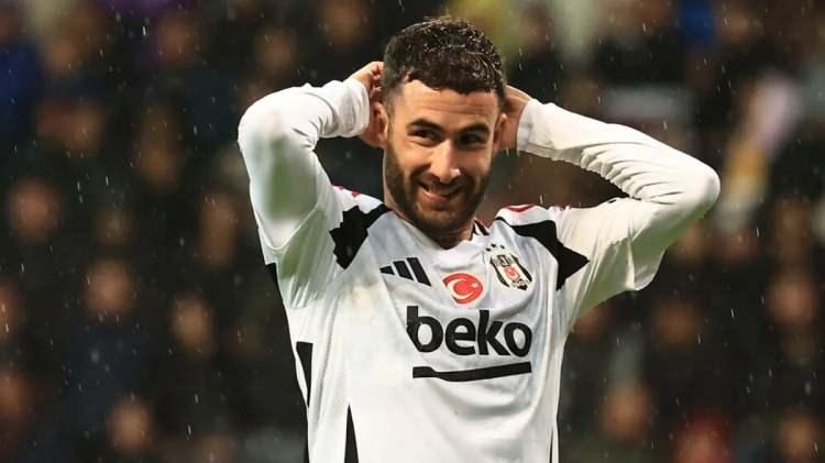 <p>* Rafa Silva.</p>
