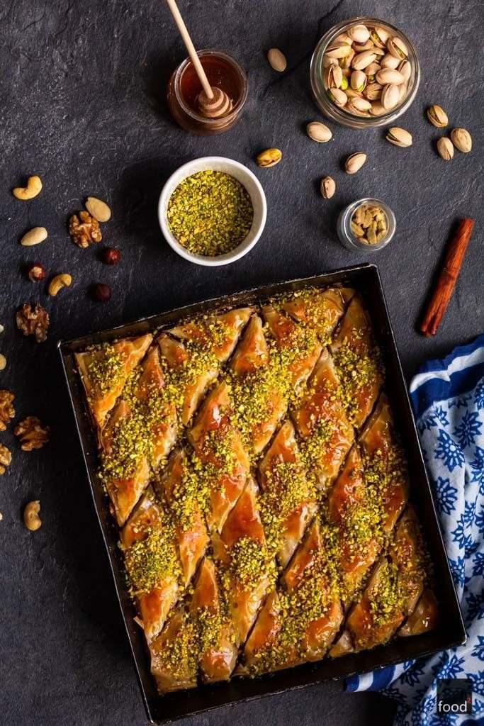 <p><span style="color:#0000FF"><strong>Son olarak 18 Eylül 2025'te "Dünyanın En İyi 100 Tatlısı" listesini duyuran platform, dünyanın dört bir yanından yüzlerce tatlıyı mercek altına aldı.</strong></span></p>
