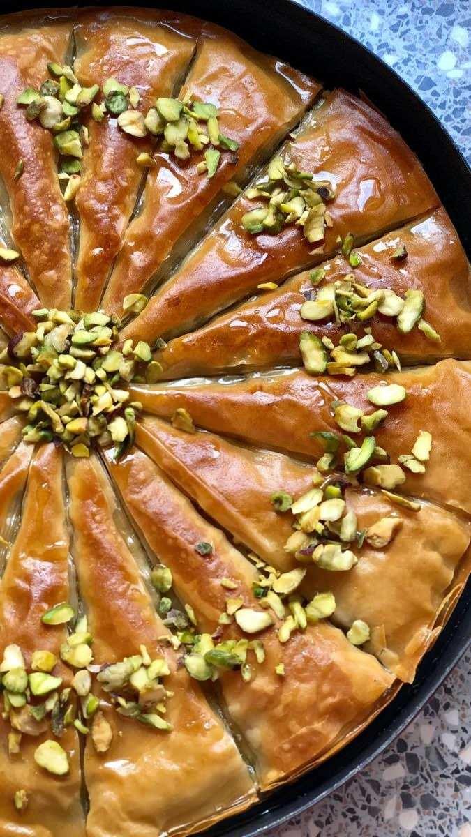 <p><span style="color:#0000FF"><strong>Sayısız lezzetin yer aldığı listeye Türk tatlıları ise damga vurdu.</strong></span></p>
