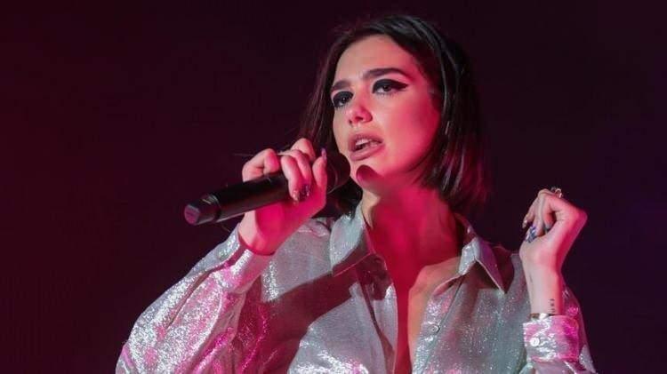 <p><strong><span style="color:#B22222">DUA LİPA </span> |  FİLİSTİN</strong></p>

<p> </p>

<p><strong>Şarkıcı</strong></p>

<p> </p>

<p>Dua Lipa, Filistin'e verdiği açık destekle tanınan bir sanatçıdır. Sosyal medya platformlarında, Gazze'deki askeri operasyonları "İsrail soykırımı" olarak tanımlamış ve 88 milyon takipçisine Gazze'ye destek çağrısında bulunmuştur</p>
