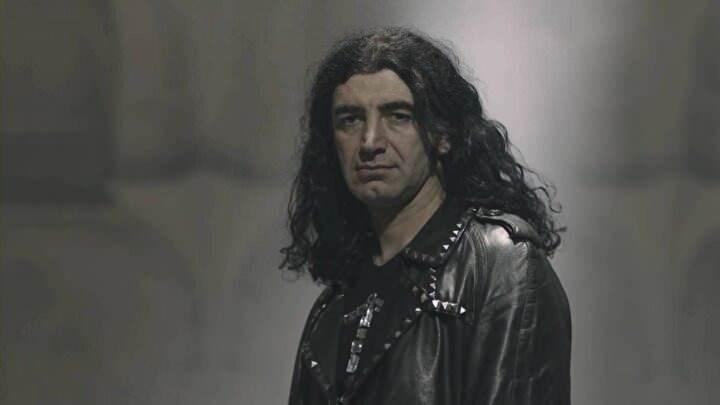 <p><strong><span style="color:#B22222">MURAT KEKİLLİ&nbsp;</span> |&nbsp; FİLİSTİN</strong></p>

<p>&nbsp;</p>

<p>Filistin'e desteğini her anında devam ettirmiştir. &Ouml;zellikle İsrail'e tepki olarak &ccedil;ıkardığı şarkı g&uuml;ndem olmuştu.</p>
