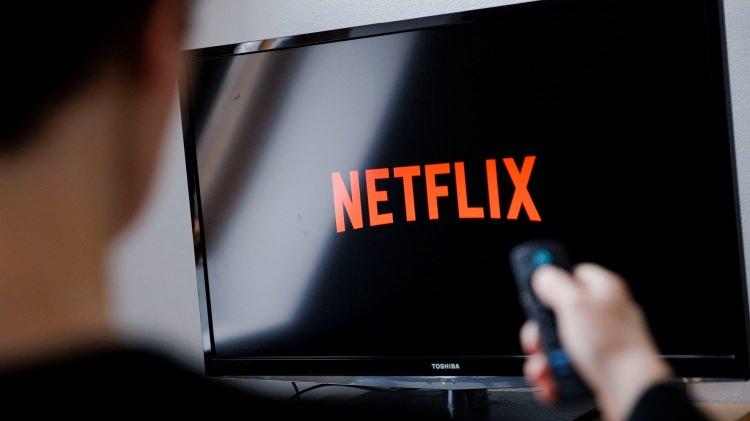 <p>Musk, sosyal medya platformu X üzerinden yaptığı paylaşımlarda, ebeveynlere <span style="color:#000000"><strong>“Çocuklarınızın sağlığı için Netflix’i iptal edin.”</strong></span> çağrısında bulundu. Ünlü milyarder ayrıca, Netflix üyeliğini iptal ettiğini gösteren kullanıcıların ekran görüntülerini paylaşarak destek verdi. Musk’ın bu çağrısı, sosyal medyada geniş yankı buldu.</p>
