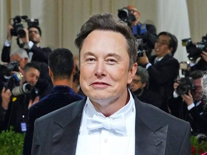 <p>Paylaşımlarının ardından Netflix hisselerinde yüzde 2’ye yakın düşüş yaşandı. Yatırımcıların, Musk’ın geniş takipçi kitlesinin boykot çağrısına vereceği olası tepkiden endişe duyduğu ifade ediliyor.</p>
