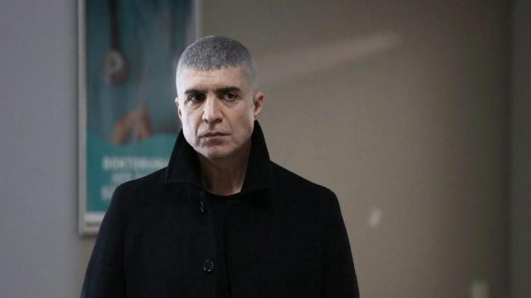 <p>Konser verdiği sırada konuşan Özcan Deniz, "Hayat beni hiç istemediğim bir yere doğru sürüklüyor.</p>
