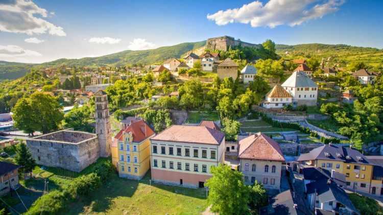 <p>Katılımcılar, ülkelerindeki en büyük sorunlar olarak hayat pahalılığı, yolsuzluk, işsizlik ve yüksek fiyatları öne çıkardı.</p>

<p> </p>

<p> </p>

<p>Buradaki verilere göre:</p>

<p>Liderlere dair sonuçlar</p>

<ul>
</ul>
