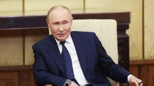 <p><span style="color:#B22222"><strong>Putin: </strong></span>%42</p>

<p> </p>
