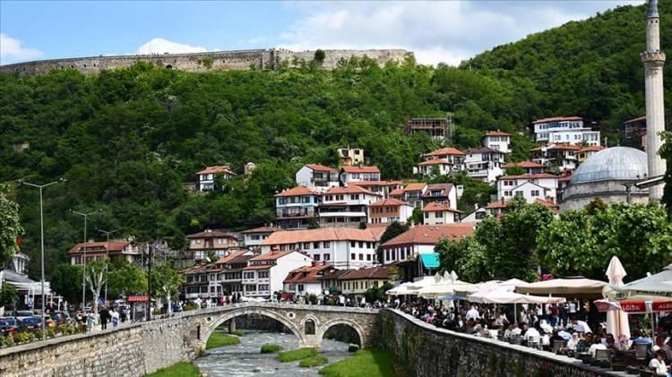 <p><span style="color:#B22222"><strong>KOSOVA: </strong></span></p>
