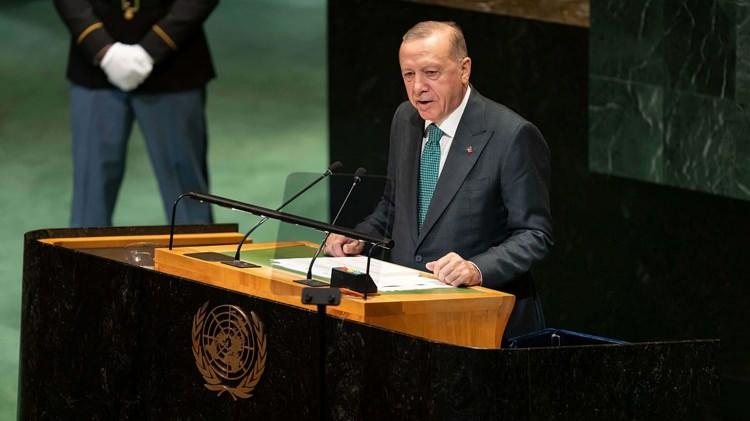 <p><span style="color:#B22222"><strong>Recep Tayyip Erdoğan:</strong></span> %77</p>
