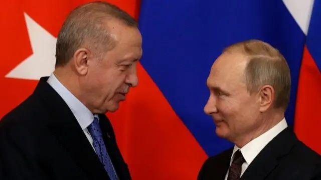 <p><span style="color:#B22222"><strong>Erdoğan & Putin: </strong></span>%54 (2. sırada)</p>
