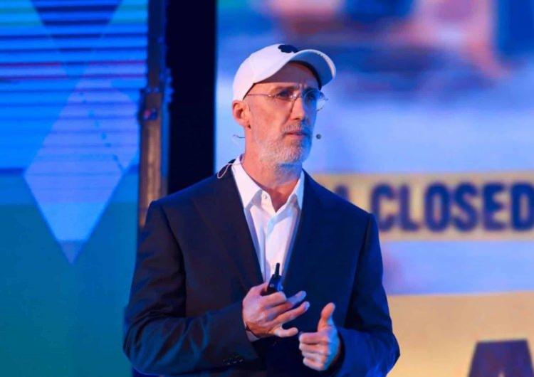 <p><span style="color:#B22222"><strong>19-  URİ POLİAVİCH</strong></span></p>

<p>Yahudi iş insanı</p>
