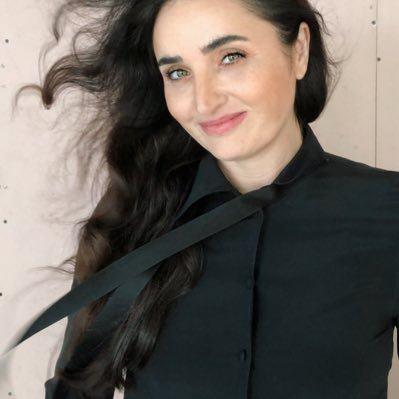 <p><span style="color:#800080"><em><strong>"Yaşadığım süreci, sağlığımın kaybını, acımı ve yasımı yalnız geçirmeyi tercih ettim, bu konunun bir ajitasyona dönüşmemesi için büyük bir imtina gösterdim" </strong></em></span>sözleriyle tedavi sürecinde gözlerden uzak olmayı tercih eden Atasoy, <strong>kanseri yendi</strong>.</p>
