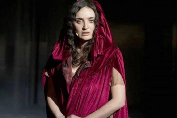 <p><span style="color:#800080"><strong>"14 YAŞIMDAN BERİ VEJETARYENİM"</strong></span></p>
