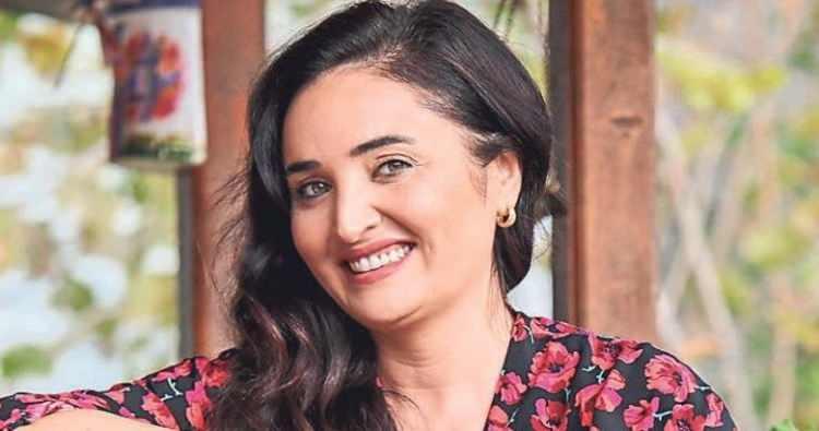 <p><span style="color:#800080"><strong>EVİNDE TELEVİZYON YOKMUŞ!</strong></span></p>
