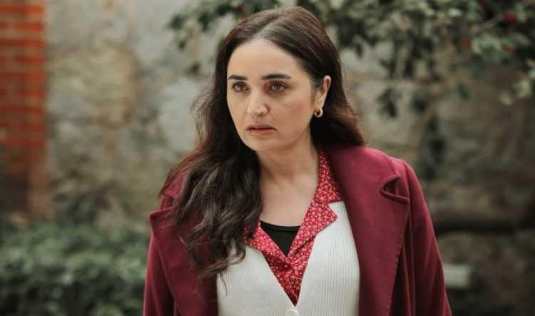 <p>Fadik Sevin Atasoy'a yöneltilen son soru ise ekranlarda severek takip ettiği yapılar oldu. Ancak ünlü oyuncunun <span style="color:#800080"><em><strong>"15 yıldır evimde televizyon yok"</strong></em></span> cevabı, herkesi şoke etti.</p>
