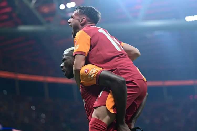 <p>Galatasaray rakibinin isteksizliğini sonuna kadar değerlendirerek İstanbul'da 1-0'lık tarihi bir galibiyete imza attı.</p>
