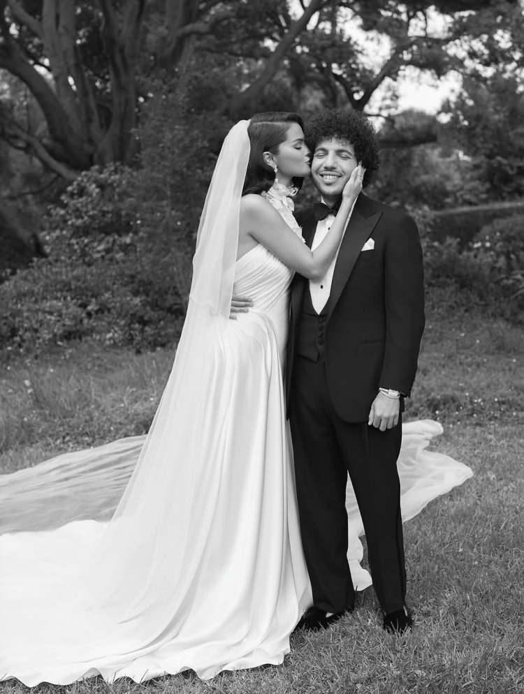 <p>Selena Gomez'in Santa Barbara'daki düğününde, <strong>kendisine böbrek bağışlayan Francia Raisa'nın</strong> davet edilmemesi, <strong>sosyal medyada büyük tepki</strong> topladı.</p>
