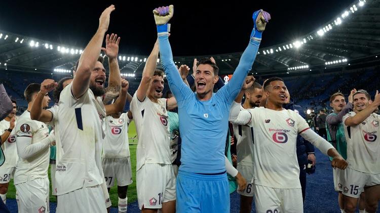 <p>Bu başarının büyük bir kısmı, üst üste üç penaltı kurtaran kaleci Berke Özer'in olağanüstü performansına dayanıyor.</p>
