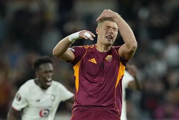 <p>Football 365: "Lille, Roma'yı dize getirdi, Özer kahraman! Bir XXL Berke Özer... Dovbyk'in ilk iki şutu Özer tarafından kurtarılırken, Soule'nin üçüncü şutu da Lille kalecisi tarafından kurtarıldı. Özer'in etkileyici performansı, Lille'in son düdüğe kadar üstünlüğünü korumasını sağladı."</p>
