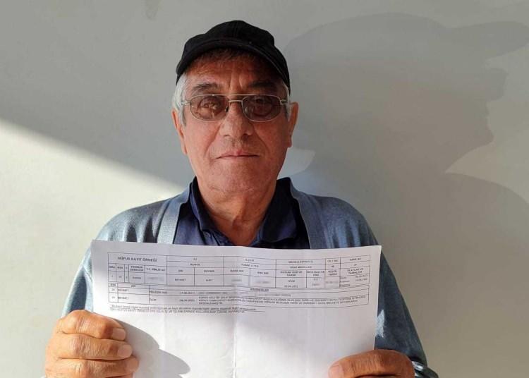 <p>Konya'nın Yunak ilçesi nüfusuna kayıtlı Mehmet Kurt'un (73) hayatı isim benzerliği nediyle kabusa döndü. Kayıtlarda ölü olarak görünen Kurt, ölmediğini ispatlamaya çalışıyor. </p>
