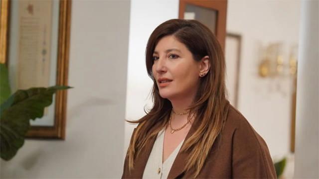 <p>İstanbul Beşiktaş'ın <strong>Arnavutköy Mahallesi, Dubaracı Sokak'</strong>ta, öğle saatlerinde üç katlı ahşap bir binada çıkan yangın hızla büyüyerek çevredeki dört binaya daha sıçradı. Yangında hasar gören binalardan birinin, <strong>ünlü oyuncu Şebnem Bozoklu'ya ait olduğu</strong> öğrenildi.</p>
