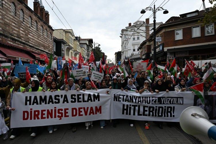 <p>Ulaştırma ve Altyapı Bakanı Abdulkadir Uraloğlu, bazı milletvekilleri ile Ankara Valisi Vasip Şahin de yürüyüşe katılarak vatandaşlara destek verdi.</p>
