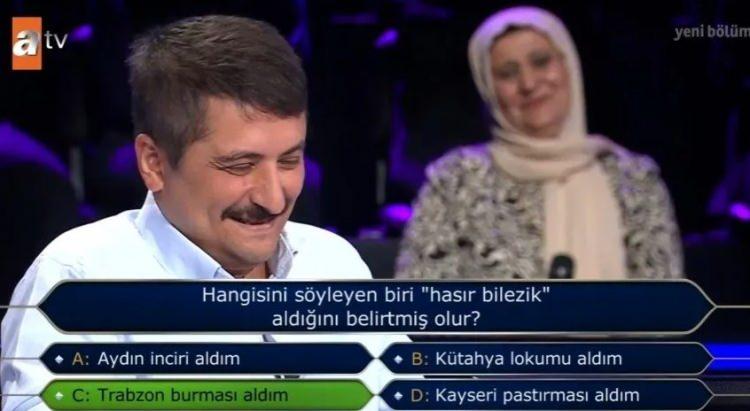 <p><strong>Adıyla da dikkat çeken yarışmacı, "Ümran" isminin gelişmiş, bayındır hale getirilmiş ülke, şehir ya da toplum anlamına geldiğini aktardı. İsmi nedeniyle karşılaştığı ilginç durumları esprili bir dille anlatan Bilkay, hem ekran başındaki hem de stüdyodaki izleyicileri güldürdü.</strong></p>
