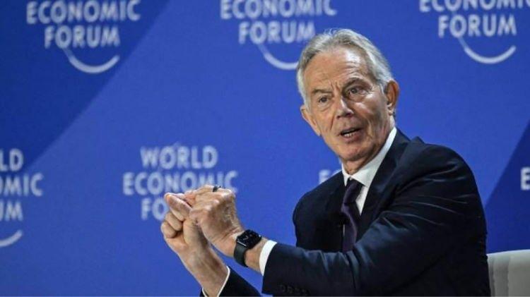 <p><span style="color:#B22222"><strong>"ŞEYTANIN KARDEŞİ" BLAIR İSRAİLLİ BAKAN GALLANT İLE YAKIN TEMASTA</strong></span></p>

<p>Haaretz analizinde Hamas'ın "şeytanın kardeşi" olarak nitelendirdiği, Trump’ın Gazze savaşını sona erdirme planına eski İngiltere Başbakanı Tony Blair’in de dahil olduğu, Blair’in Gazze’nin yeniden inşasından sorumlu uluslararası konseyin başına getirilmesinin planlandığı aktarıldı. </p>
