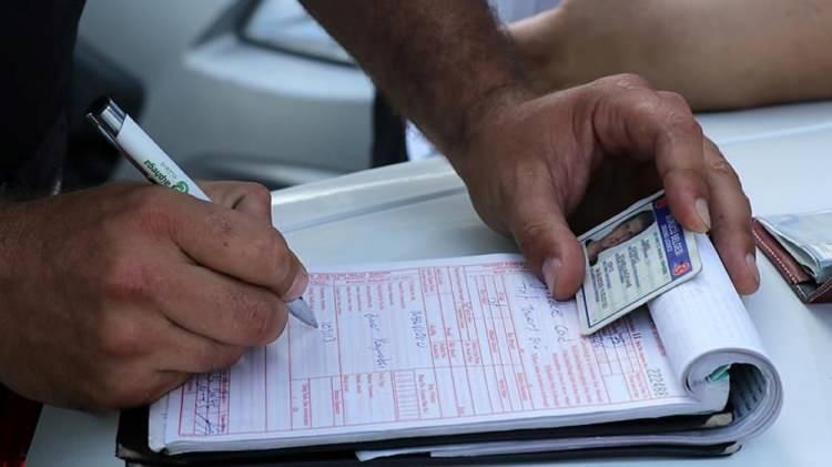 <p>7 Ekim Salı günü başlayacak Genel Kurul, trafik cezalarının artırılmasına yönelik düzenlemeleri de içeren Karayolları Trafik Kanunu'nda Değişiklik Yapılmasına Dair Kanun Teklifi'ni ele alacak.</p>
