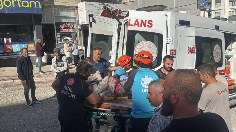 <p>Paşaköşkü Mahallesi'nde sürücüsünün kimliği henüz öğrenilemeyen 44 AGC 632 plakalı kamyonun freni arızalandı.</p>

<p> </p>
