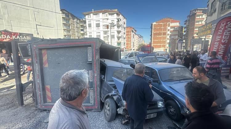 <p>İhbar üzerine bölgeye çok sayıda polis ve sağlık ekibi sevk edildi.</p>

<p> </p>

