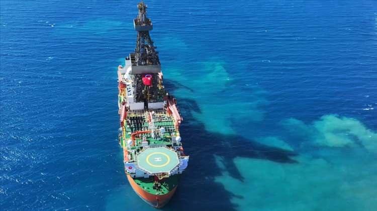 <p>AA muhabirinin Enerji ve Tabii Kaynaklar Bakanlığı verilerinden derlediği bilgilere göre, "7. nesil ultra derin deniz sondaj gemisi", 228 metre uzunluğa ve 42 metre genişliğe sahip.</p>

<p> </p>
