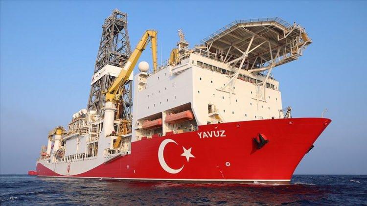 <p>Türkiye Petrolleri'nin bünyesine katılan ikiz gemilerden ilki Türkiye'ye geldi. İnşası geçen yıl Güney Kore'de tamamlanan gemide helikopter pisti bulunuyor, gemi ayrıca 200 personele de yaşam alanı da sunuyor.</p>

<p> </p>
