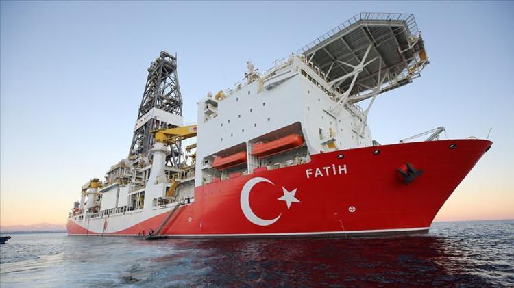 <p>6. nesil teknolojiyle çalışmalarını sürdüren Fatih gemisi, 20 Temmuz 2020'de Zonguldak açıklarında Tuna-1 olarak isimlendirilen lokasyonda 3 bin 500-4 bin metre derinlik hedefiyle Karadeniz'deki ilk milli derin deniz sondajına başladı.</p>

<p> </p>
