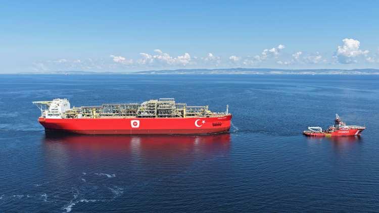 <p>Göreve 2026'nın ortasında başlayacak yüzer üretim platformuyla Karadeniz'deki mevcut doğal gaz üretimi, 2 katına yani günlük 20 milyon metreküpe çıkacak.</p>

<p> </p>
