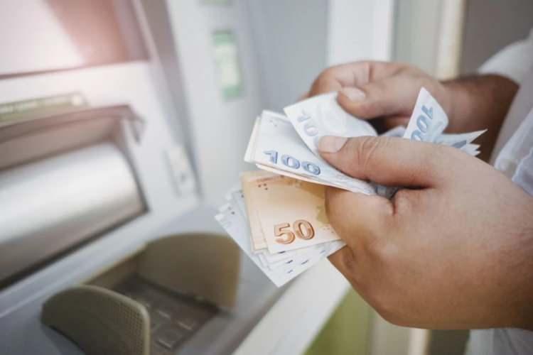 <p>Temmuz, ağustos ve enflasyonunun açıklanmasıyla memur ve emeklilerin ocak zammına ilişkin üç veri geldi. Memur ve emeklilerin ocak zammı hesabında son durum...</p>
