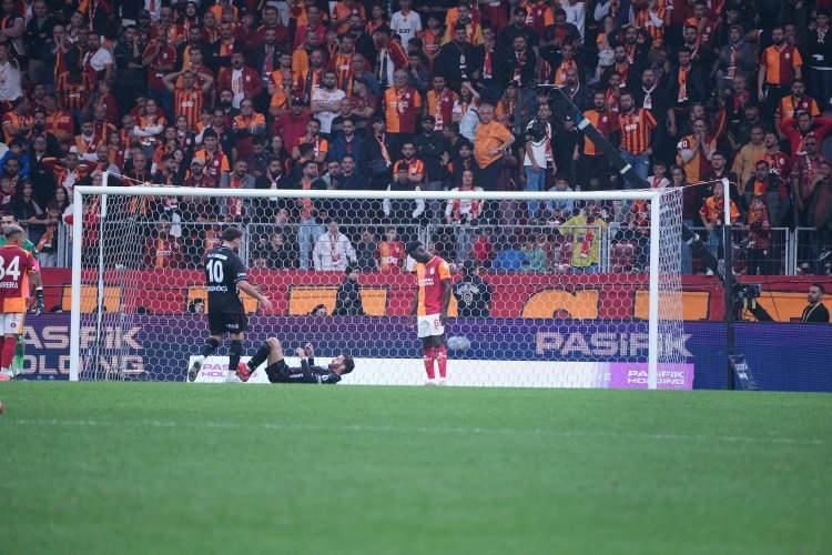 <p>Bu sonucun ardından Galatasaray puanını 22 yaptı. Beşiktaş ise 13 puana yükseldi.</p>
