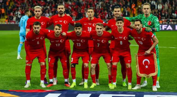 <p>Transfermarkt, 2024-25 sezonunun başlamasıyla birlikte bu hafta oyuncuların piyasa değerlerini de güncelledi.</p>
