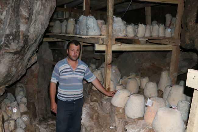 <p>Obruk peyniri, hem sofralarda hem de gurme restoranlarda aranan bir lezzet haline gelirken, bölge halkı için de önemli bir gelir kaynağı oluşturuyor.</p>

