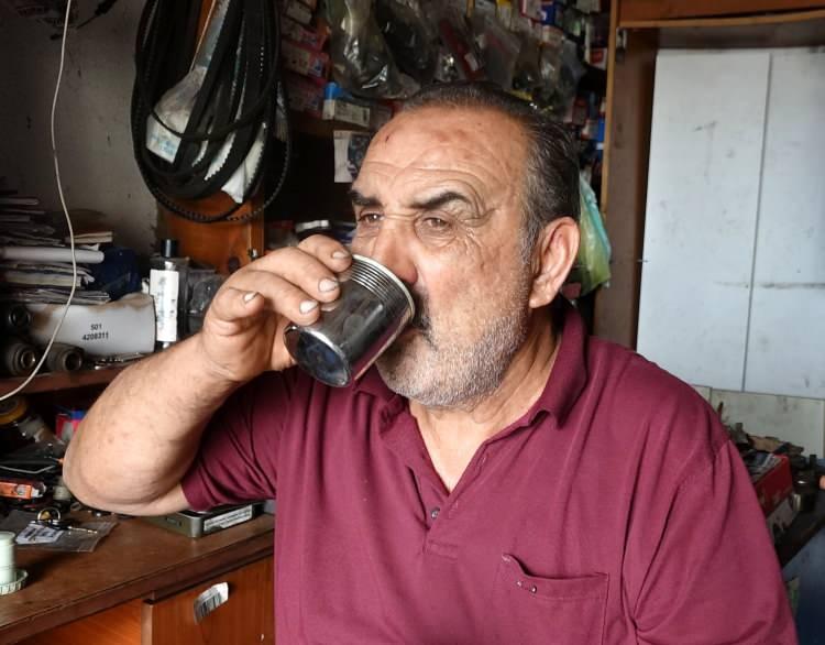 <p><strong><em>Elimden geldiği kadar da burada çalışıyorum. Yaşım 68 oldu, yıllarca arabalarla uğraşıp bu paraları ödeme şansım yok. İnşallah bulunacaklar. Paramın bu kişilerden alınıp bankadaki ödemelerin yapılmasını istiyorum"</em></strong> diye konuştu.</p>
