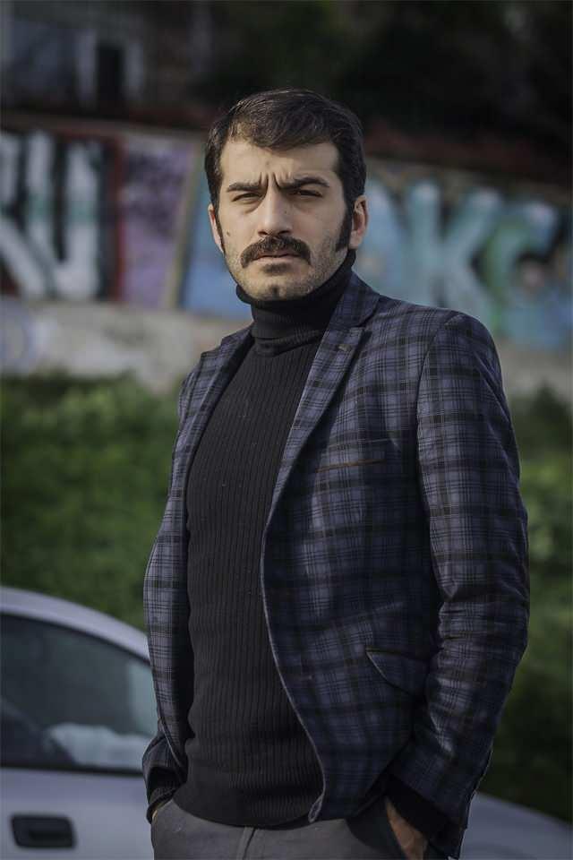 <p><strong>"Ezel" dizisinde Ramiz Dayı karakterinin gençliğini canlandırmasıyla tanınan oyuncu Ufuk Bayraktar</strong>, geçtiğimiz aylarda İstanbul Beyoğlu’nda bir restorandan haraç istediği iddialarıyla gündeme gelmişti.</p>
