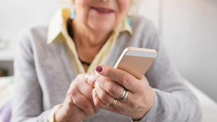 <p>Uzmanlar, telefon dolandırıcılığının her geçen gün arttığını, özellikle yaşlı vatandaşların hedef alındığını ifade ediyor. Dolayısıyla ailelerin de yakınlarını bu konuda bilinçlendirmesi önem taşıyor.</p>
