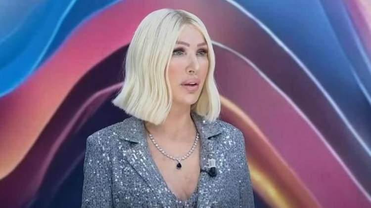 <p><span style="color:#800080"><strong>Programa gelmeden önce de yalnızca iki tuzlu kurabiye yediğini açıklayan Sayan'ın beslenme rutini gündem olmuştu.</strong></span></p>
