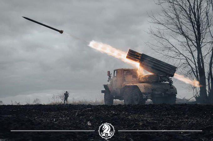 <p><strong>150 MİLYAR AVRO VE TÜRKİYE DETAYI</strong></p>

<p>Kathimerini ayrıca, Yunanistan’ın Türkiye’nin AB’nin 150 milyar avroluk SAFE askeri tedarik programına katılmasına da karşı çıktığını yazdı. Haberde, Ankara’nın Ege’deki "tehdidi" sürdüğü bir dönemde, Atina’nın bu konuda taviz vermeyeceği vurgulandı.</p>
