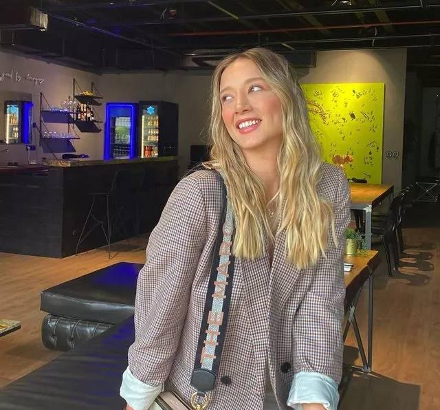 <p>Seda Sayan, bu açıklamayı şaşkınlıkla karşıladı ve <span style="color:#800080"><strong><em>"Yapmayın böyle şeyler ama!"</em></strong></span> diyerek sitem etti. Aleyna Kalaycıoğlu’nun anlattıkları, <strong>sosyal medyada geniş yankı uyandırırken</strong>, konserlerinin iptal edilmesine neden olan <strong>tanınan şarkıcının kim olduğu</strong> ise büyük bir merak konusu oldu.</p>
